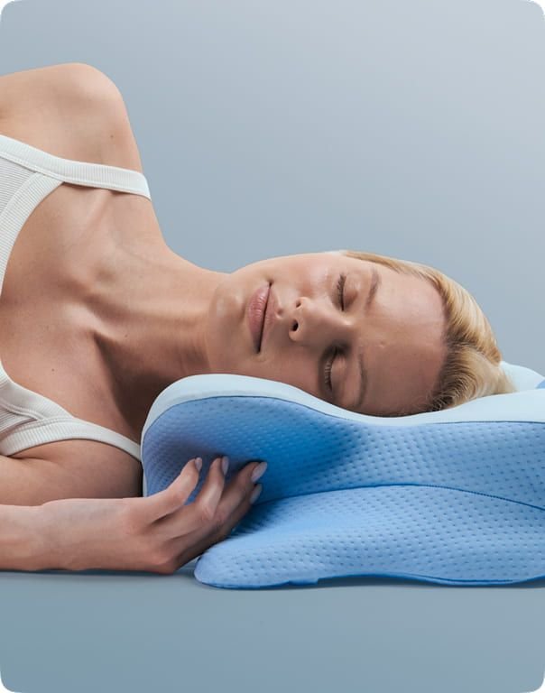Side sleeper using the Derila Ergo pillow